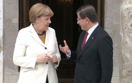Merkel, Türkiyeye geldi, rakipleri küplere bindi