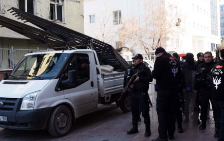 Polis, HDPnin çadırına el koydu