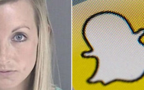 Öğrencisine Snapchatten çıplak fotoğraflarını attı!