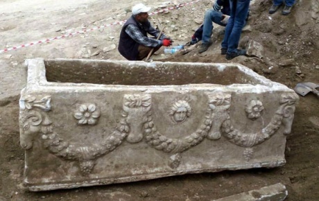 Roma dönemine ait lahit mezar bulundu