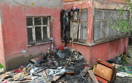 Yangın, 8 kişilik aileyi evsiz bıraktı