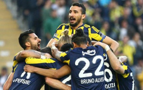 Fenerbahçe zirveden kopmuyor