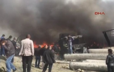 PKKlılar yol kesti, 12 aracı yaktı