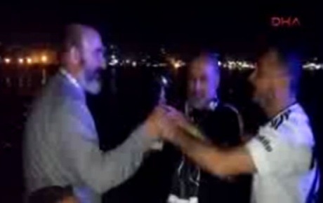 Beşiktaşlılar, F.Bahçe için denize kupa attı