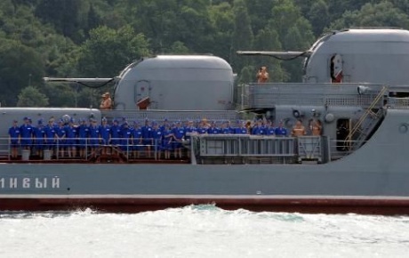 Rus savaş gemisi Boğazdan böyle geçti
