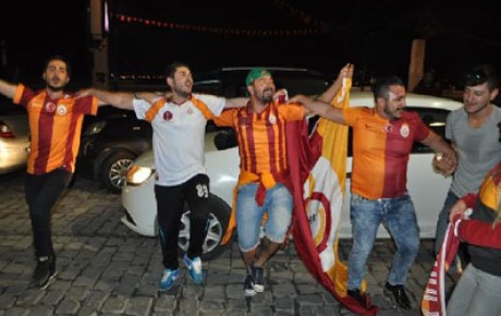 G.Saraylılar Türkiyede sokağa döküldü