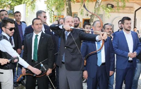 Bilal Erdoğan barışa ok attı