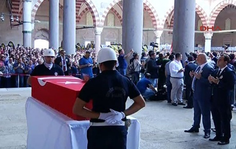 Şehit cenazesinde imam Atatürk deyince