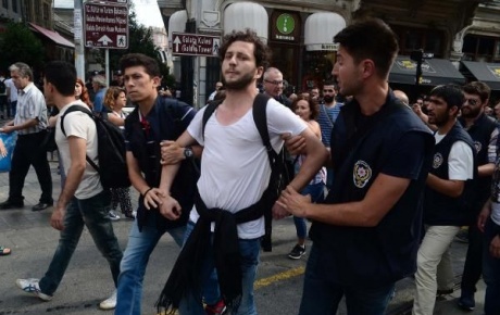 Taksimde LGBTİ eylemine polis müdahalesi