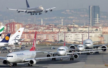 Atatürk Havalimanında bir köpek uçuşları durdurttu