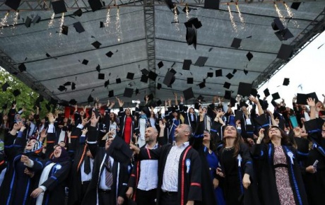 Gebze Teknik Üniversitesi mezunları diplomalarını aldı