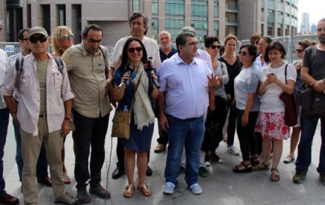 Adliye önünde gazeteci Mumaya destek açıklaması