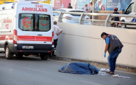 Gaziantepte otomobilin çarptığı kadın öldü