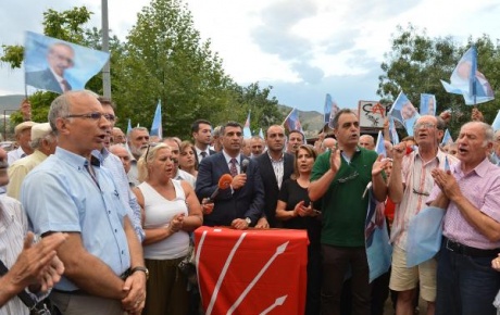Kılıçdaroğluna saldırı, memleketi Tuncelide protesto edildi