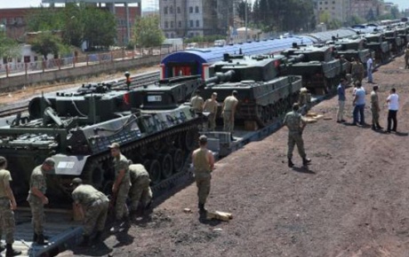 İstanbuldan gönderilen tank ve öbüsler İslahiyede