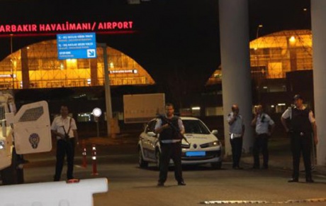 PKKlılar havaalanında polise saldırdı!