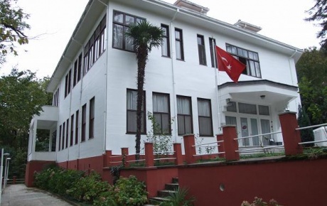 Atatürkün köşküne fuhuş baskını