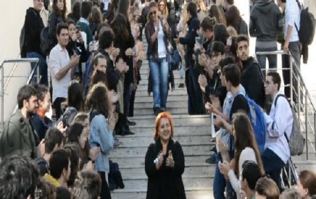 Kadıköy Anadolu Lisesi öğrencilerinden  öğretmenlerine hüzünlü veda