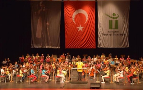 Çocuk Senfoni Orkestrasından Cumhuriyet konseri
