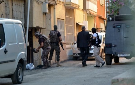 Adanada canlı bomba operasyou, polis DAEŞlilern evini bastı