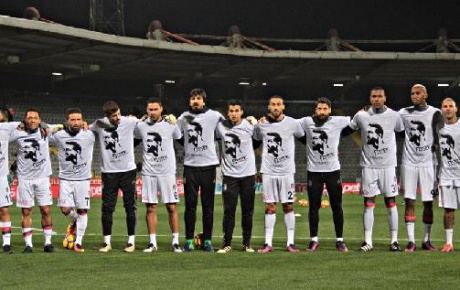 Beşiktaşlı futbolculardan Caner Erkine destek