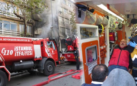 Bagdat Caddesinde türkü bar alev alev yandı