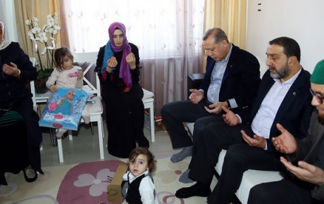 Erdoğandan 15 Temmuz Şehitlerinin ailelerine ziyaret