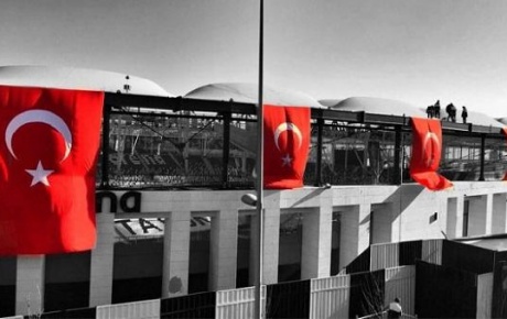 Vodafone Arenaya Ay-Yıldızlı bayraklar asıldı