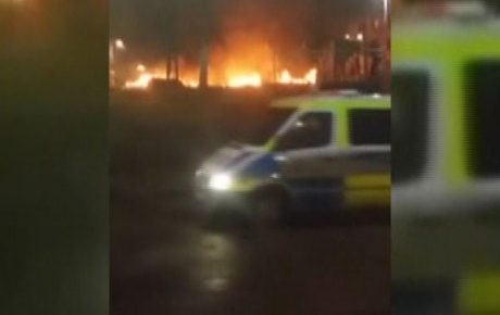 Stockholm karıştı, araçlar ateşe verildi