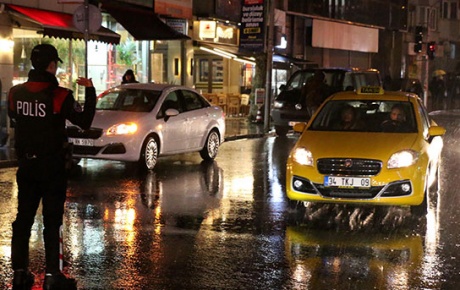 İstanbulda polis 39 ilçede sokaktaydı