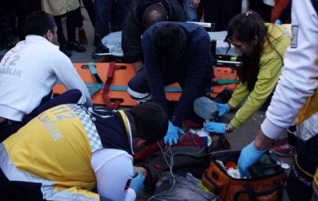 Zonguldakta otomobil yayalara çarptı: 1 ölü, 1 yaralı