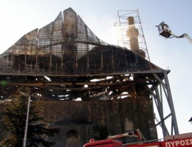 Yunanistanda tarihi camide yangın