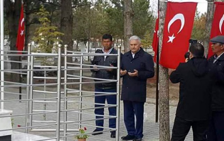 Başbakan, Halisdemirin mezarına gitti