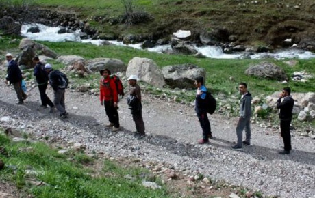Hakkarili dağcılardan lösemili çocuklar için doğa yürüyüşü