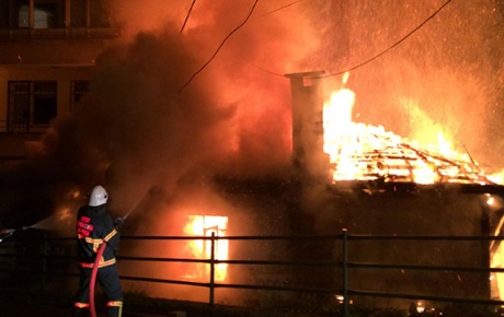 Korkutan yangında 5 bina zarar gördü