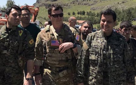 Kırmızı liste ile aranan PKKlı terörist, ABDli komutanın yanında