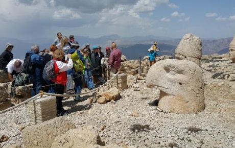 Nemrut Dağında sezon açıldı, ilk yabancı kafile İsrailliler oldu