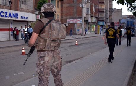 Diyarbakırda bin 400 polis sokağa çıktı