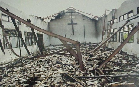 Endonezyada kilisede bomba