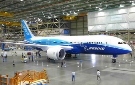 Boeing 787 Dreamlinerı teslim etti