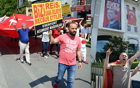 Maket ev mağdurları AK Parti önünde eylem yaptı