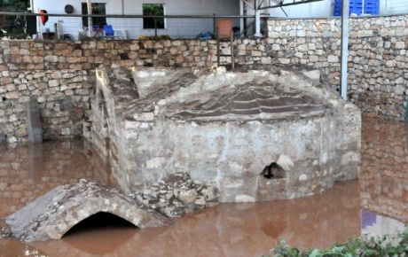 12nci yüzyıldan kalma Bizans şapelindeki haç çalındı