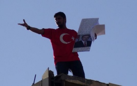Türk bayraklı tişörtle dördüncü kez intihar girişimi