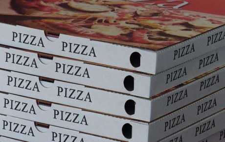Pizza zincirinde seks yapan çifte sokağa çıkma yasağı
