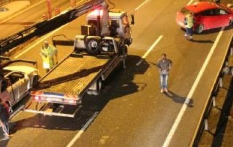 İstanbulda geceyarısı trafiği durduran kaza