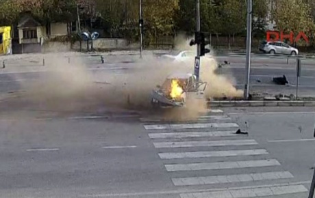 Otomobil alev alev yandı!