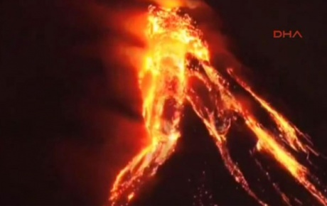 Filipinlerin en büyük yanardağı patladı