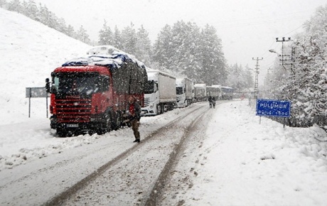 Tunceli- Erzincan karayolu kar nedeniyle ulaşıma kapandı