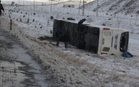 Konyada otobüs devrildi: 38 yaralı