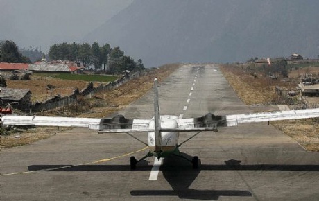 Nepalde askeri uçak kayboldu
